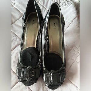 Apt. 9 Black Open Weave Peep-Toe Heels